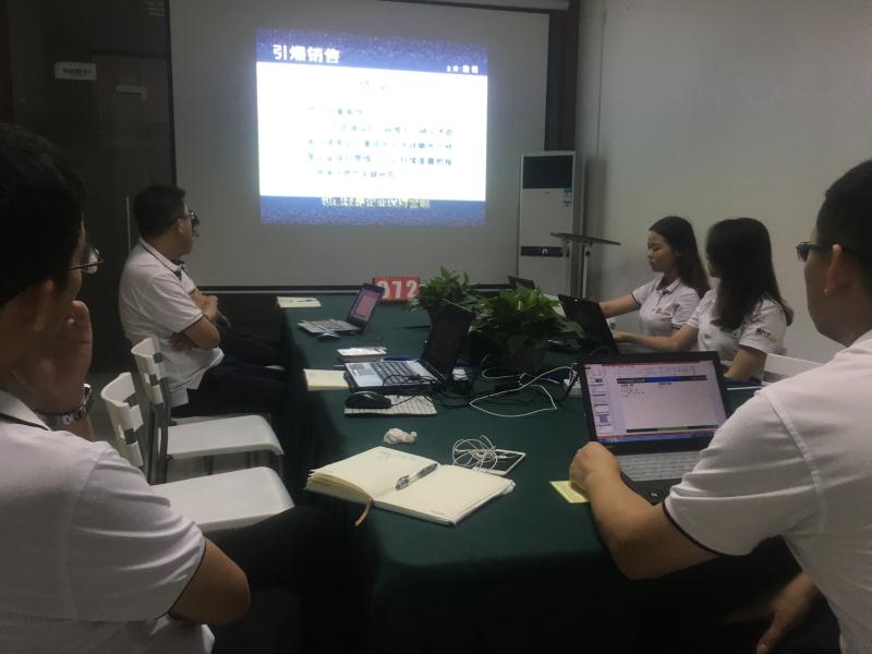  72期瓜瓜早課堂-你以為在火車上賣盒飯很簡(jiǎn)單？