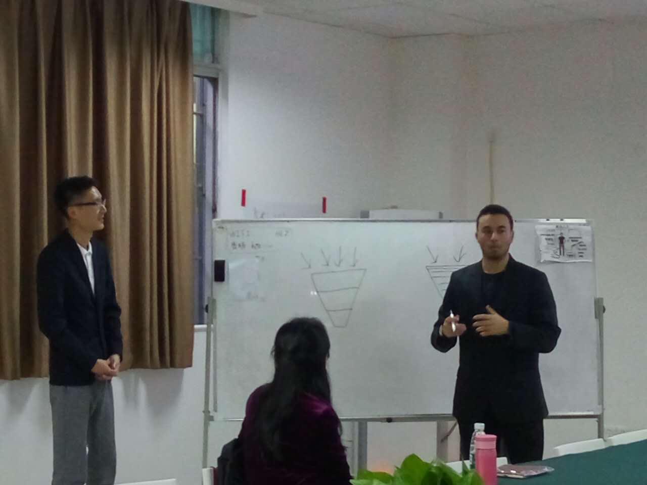 紅瓜子告訴你企業(yè)宣傳片如何應(yīng)用視錯覺